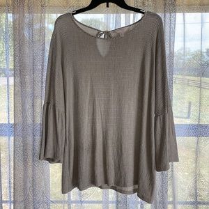 Womens flutter sleeve top